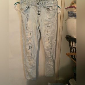 No Boundaries mid-Rise Relaxed Skinny Jeans